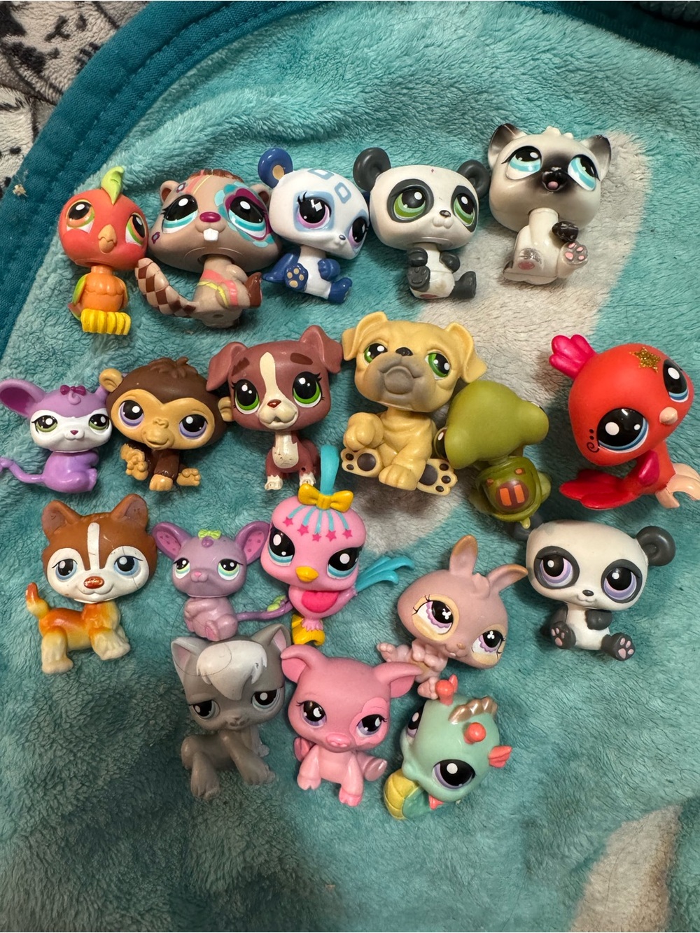 Littlest Pet Shop (LPS) Mixed Lot of 19 Animal Figures